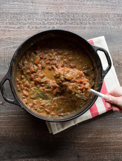 Lodge Cast Dutch Oven, 7 qt